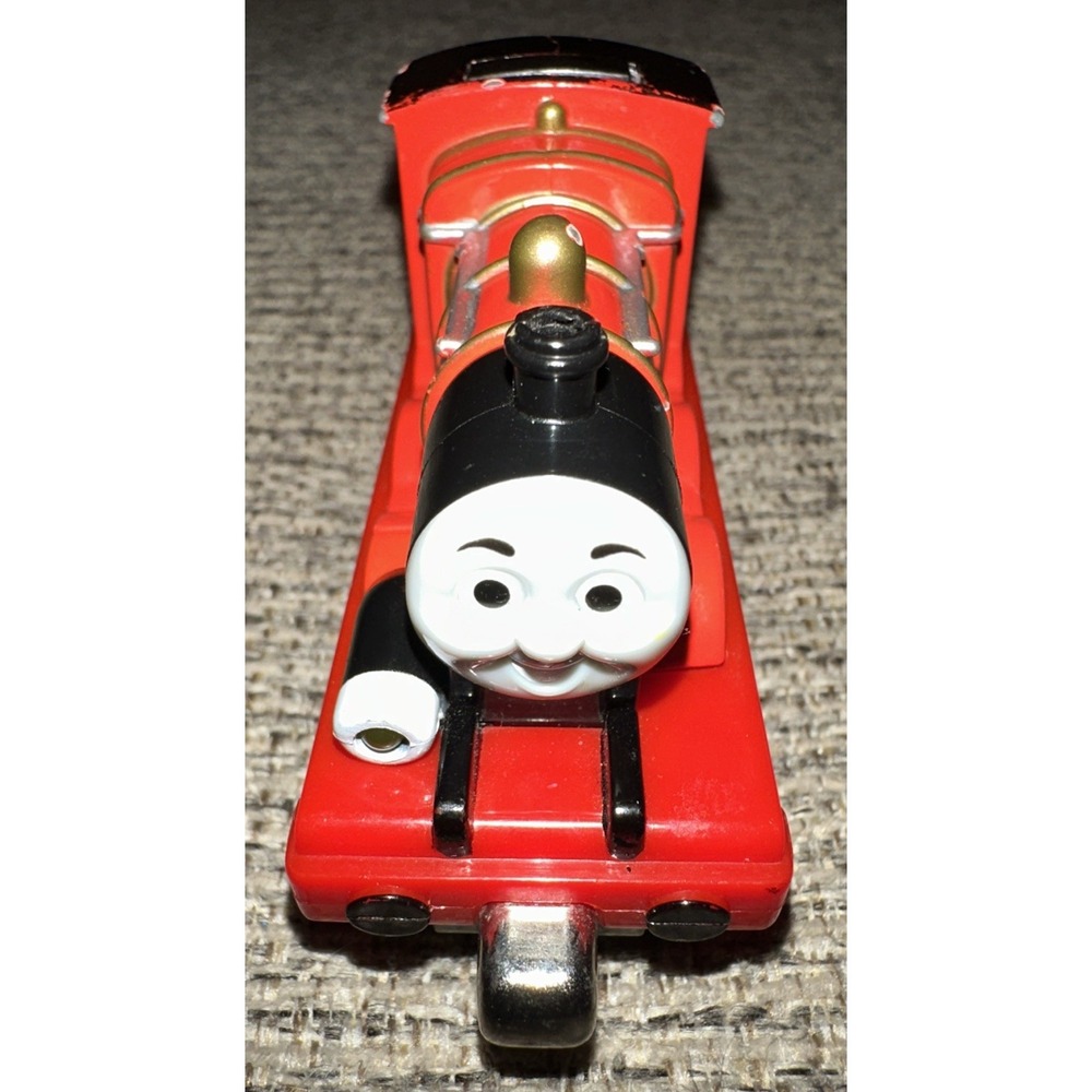2009 Thomas & Friends James Magnetic‎ Diecast Train R9477